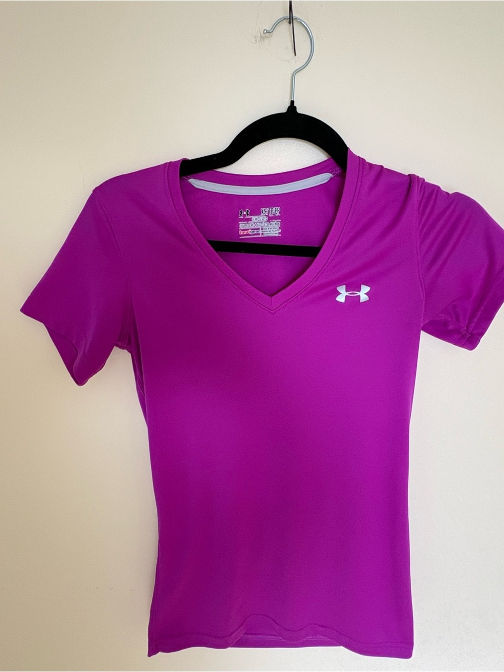 Under Armour Women's Short Sleeve V-Neck Tee - Magenta